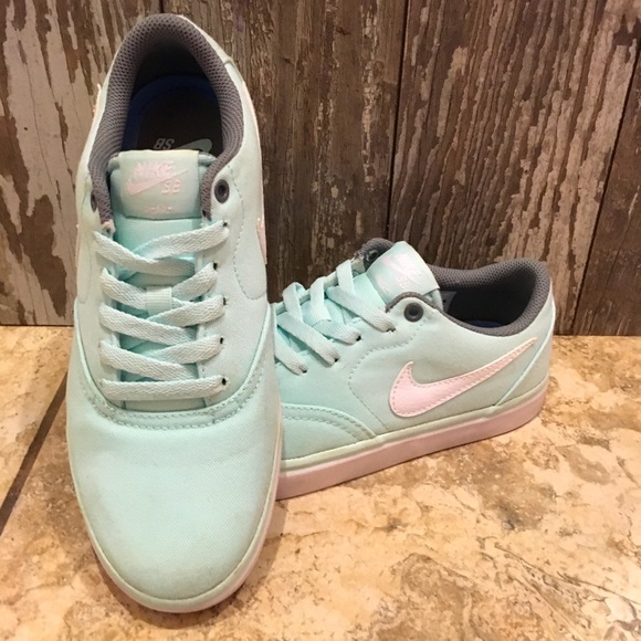Nike Shoes - Nike SB Solarsoft Sneakers 👟
